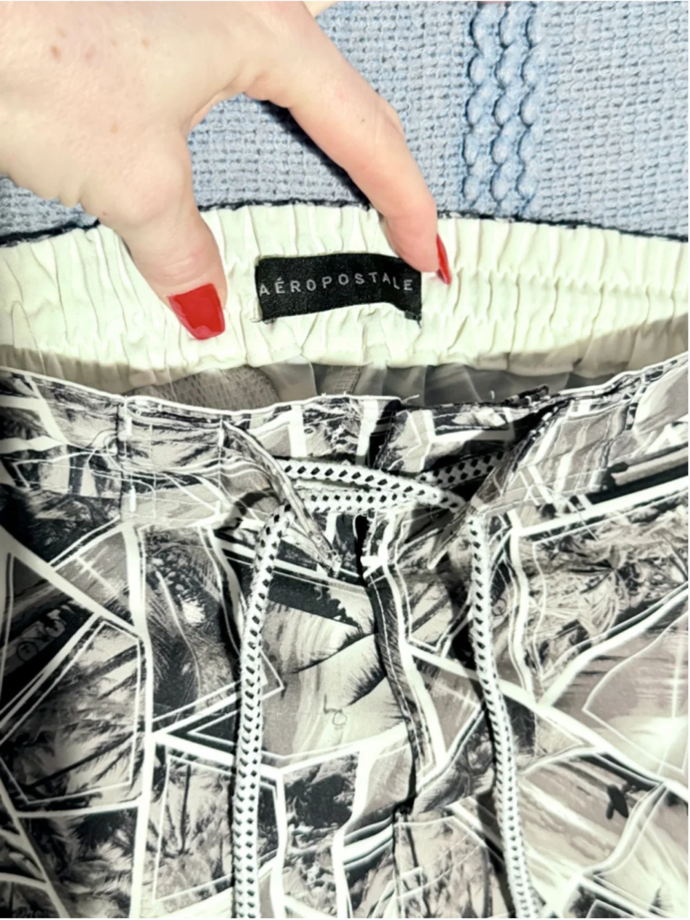 Men's Aeropostale Swim Trunks Size L Black White Geometric Print